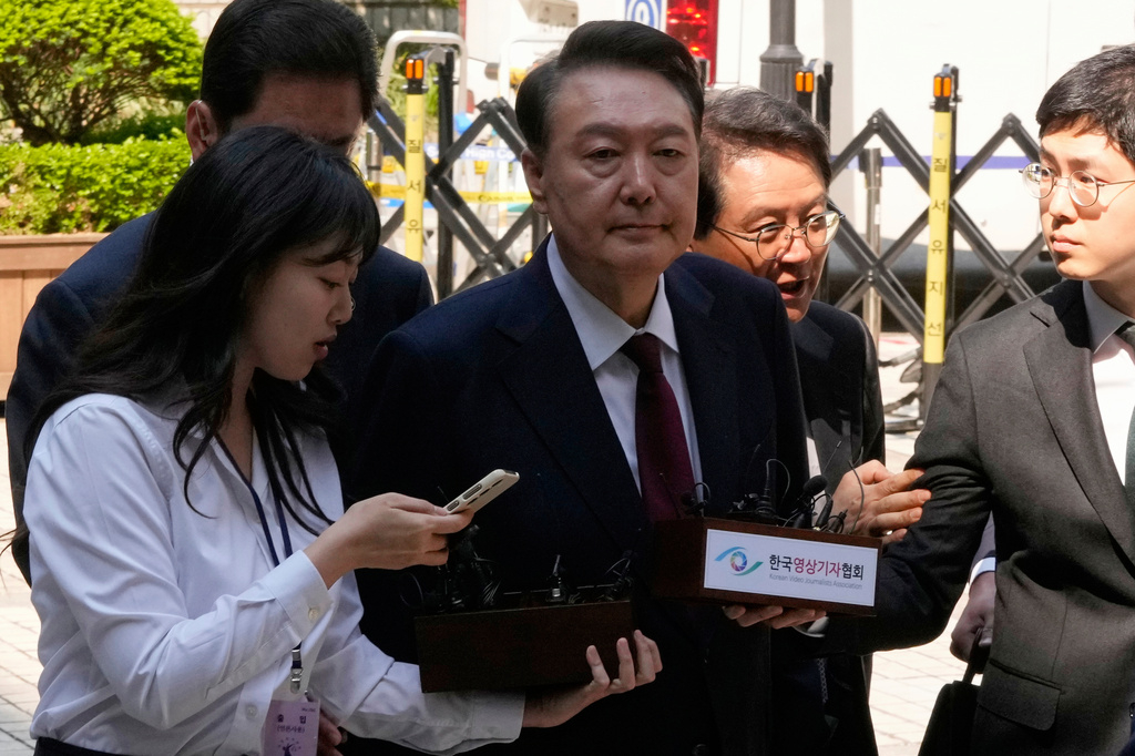 涉内乱罪第3度庭审 尹锡悦首从正门进法院